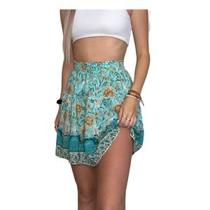 Simplee floral print  bohemian flowy mini skirt 🤍